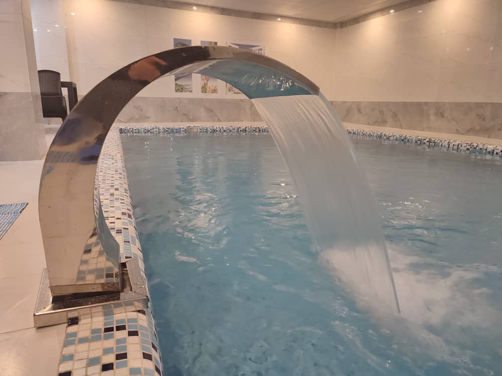 باران ، ویلا استخر دار